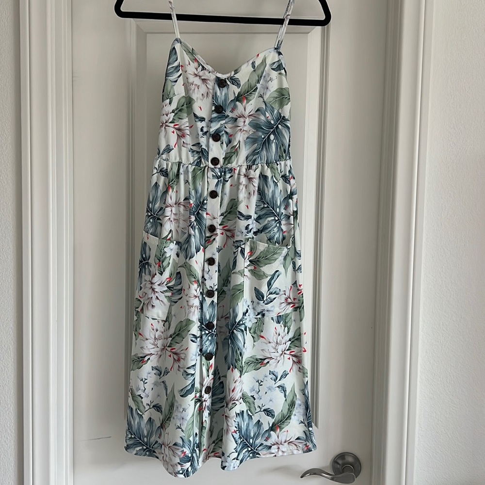 Spaghetti strap floral dress with pockets